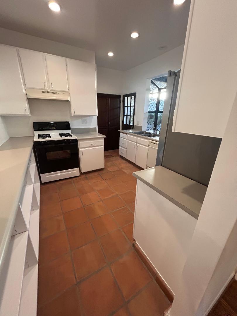 Building Photo - 1326 N Laurel Ave