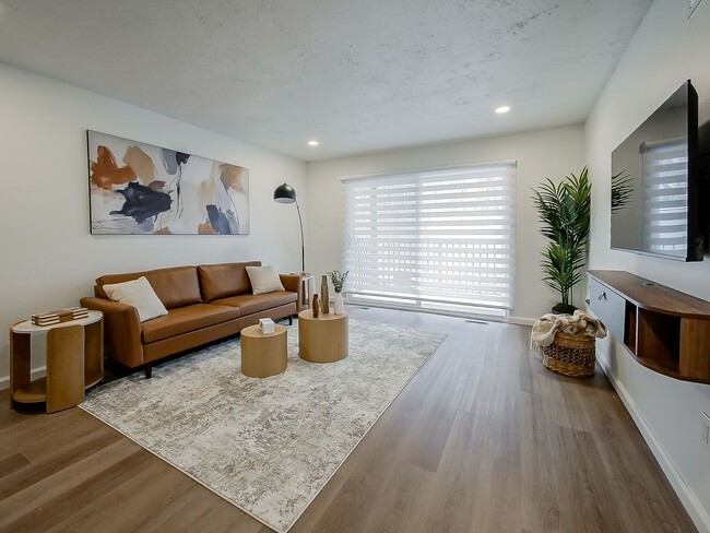 Building Photo - Luxury Living at Z on Plymouth – 1,000 SF Two-Bedroom Residence