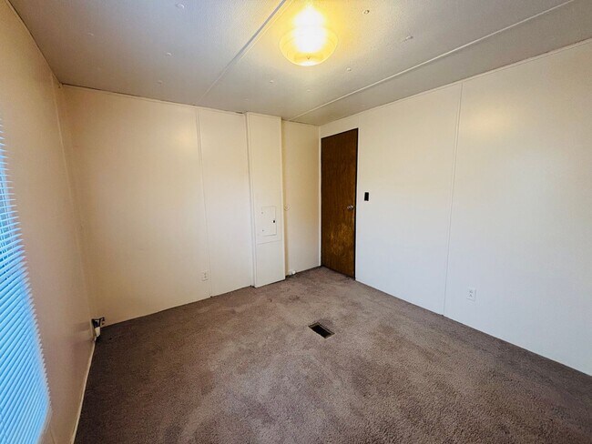 Building Photo - Mobile Home