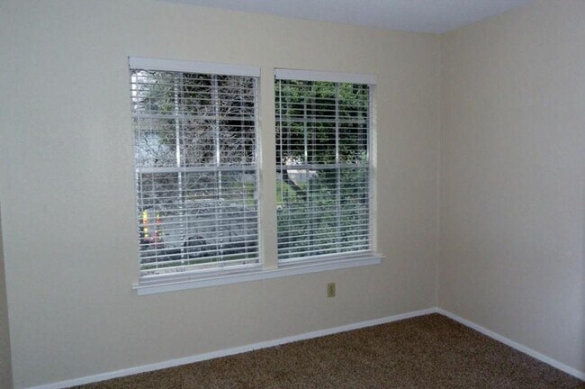 Building Photo - 12107 Tanglebriar Trail