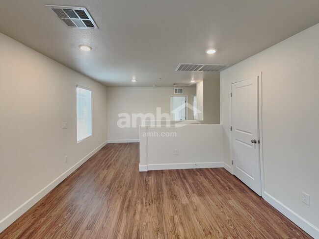 Building Photo - 108 Market St