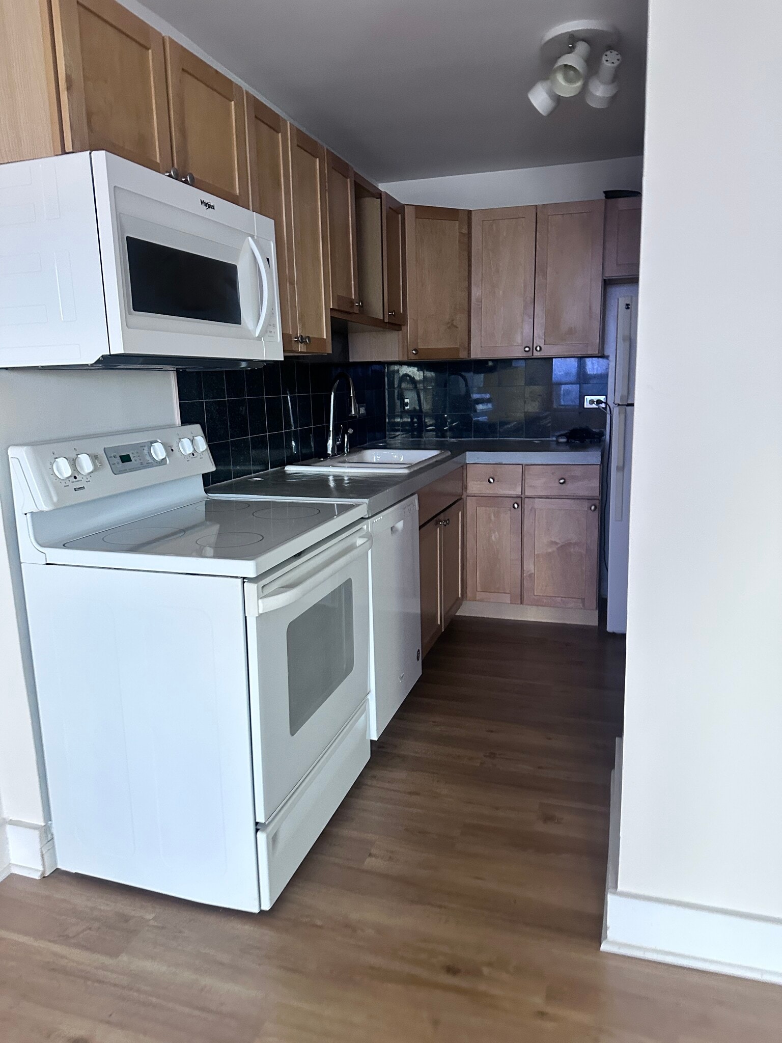 Building Photo - 5100 N Marine Dr