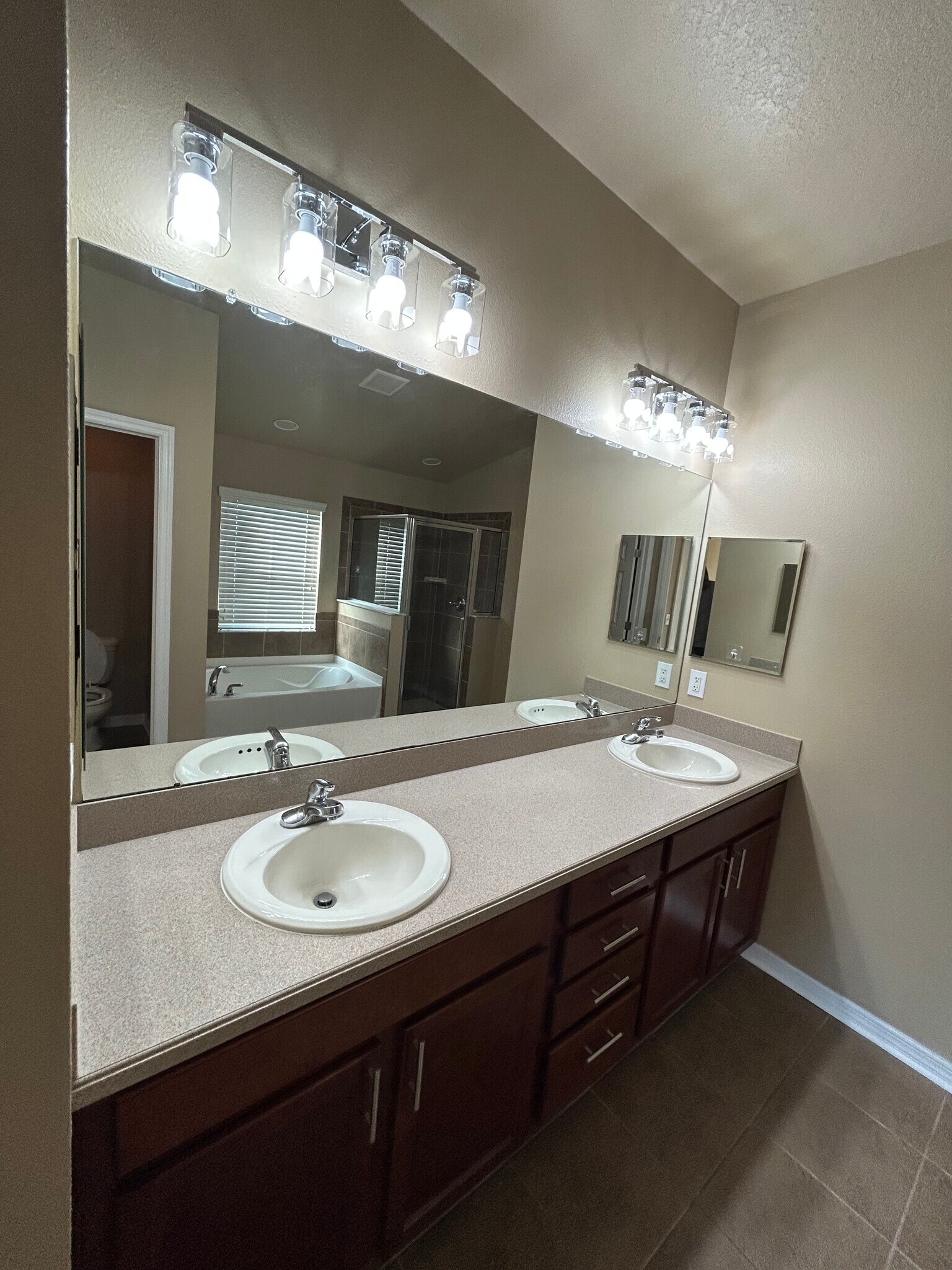 Master Bathroom - 11543 Tangle Creek Blvd