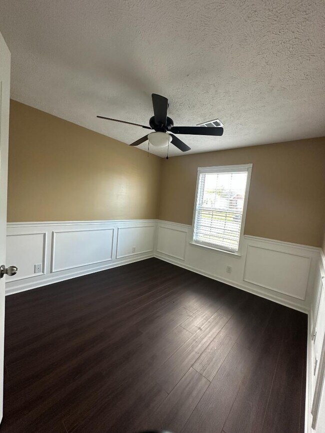 Building Photo - 1171 Catawba Way