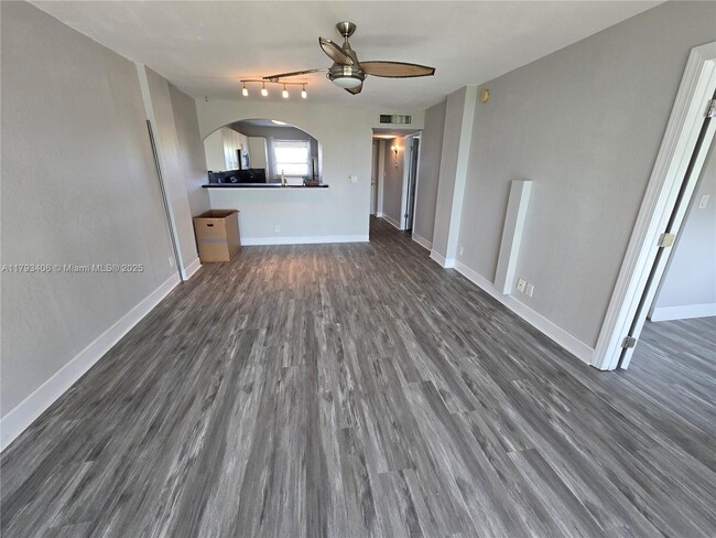 Building Photo - 119 Royal Pk Dr