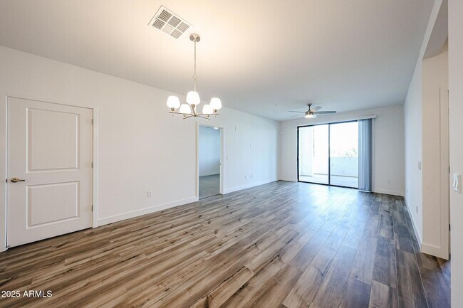 Building Photo - 2511 W Queen Creek Rd