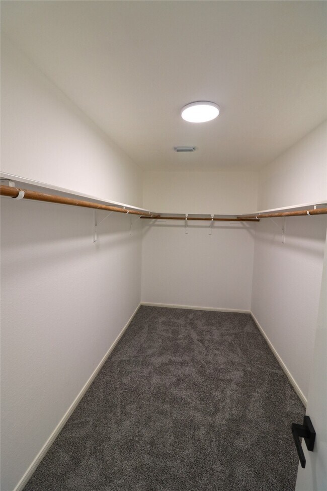 Building Photo - 9611 Rads Point