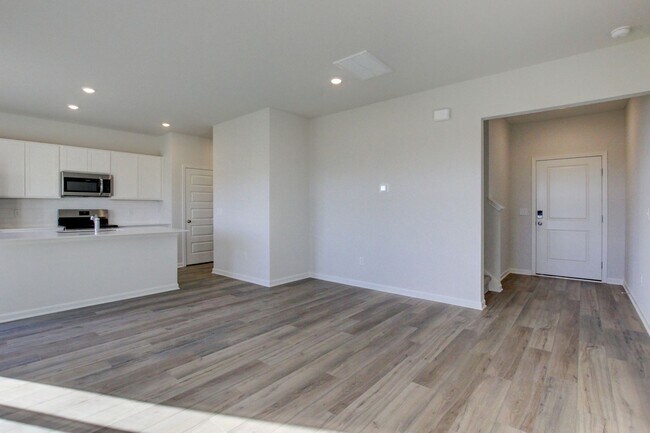 Building Photo - Wow!! 18-month lease in Sango!!