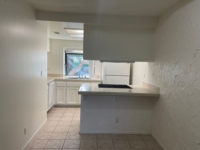Building Photo - Adorable 1 bed 1 bath Apartment in Agoura Hills!