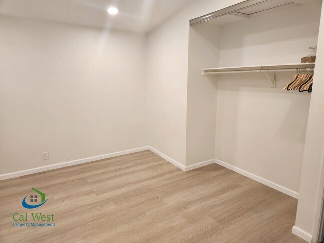 Building Photo - 7521 Santa Barbara Dr