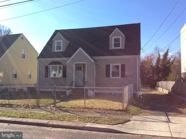 Building Photo - 1168 Romano Ave