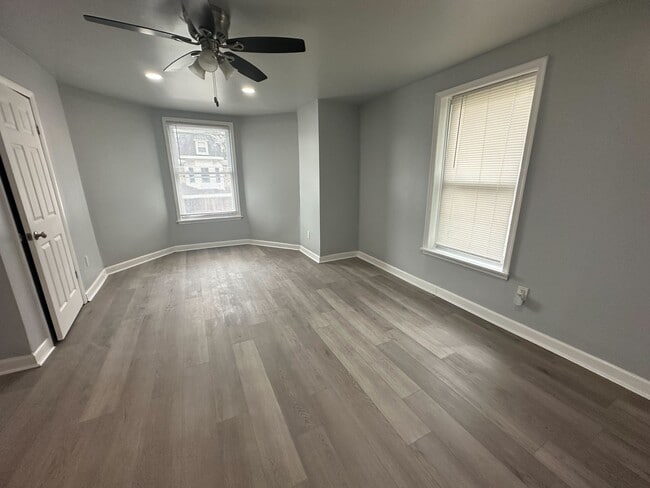 Building Photo - 529 Brinton St