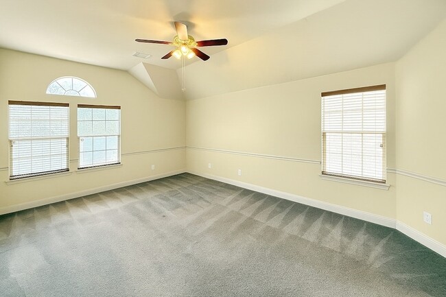 Building Photo - 6413 Fitzgerald Dr