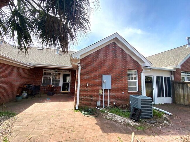 Building Photo - Merestone 1 level brick patio home. 2 Car garage, walk to The Point Shopping, restaurants and mov...