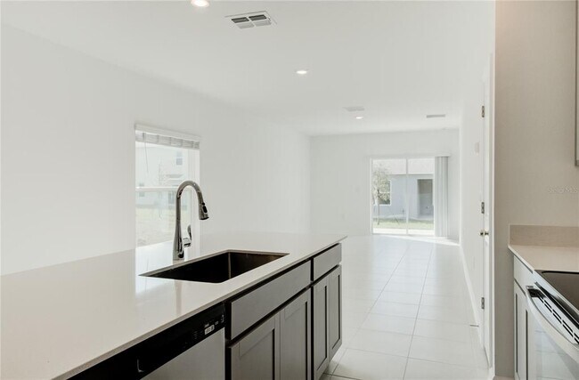 Building Photo - 1492 Cumberland Ave