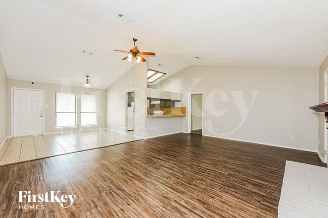 Building Photo - 3225 Amber Dr S
