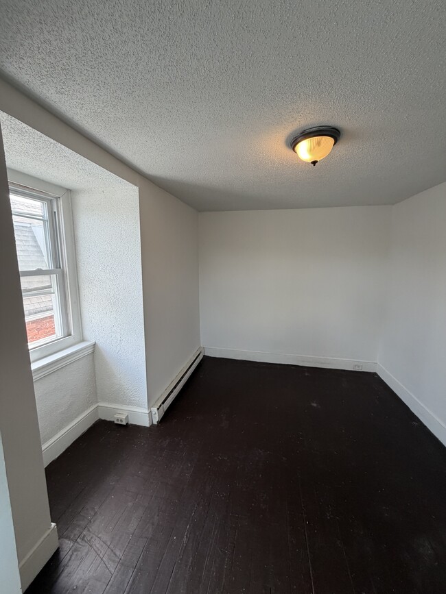 Building Photo - 639 Haws Ave