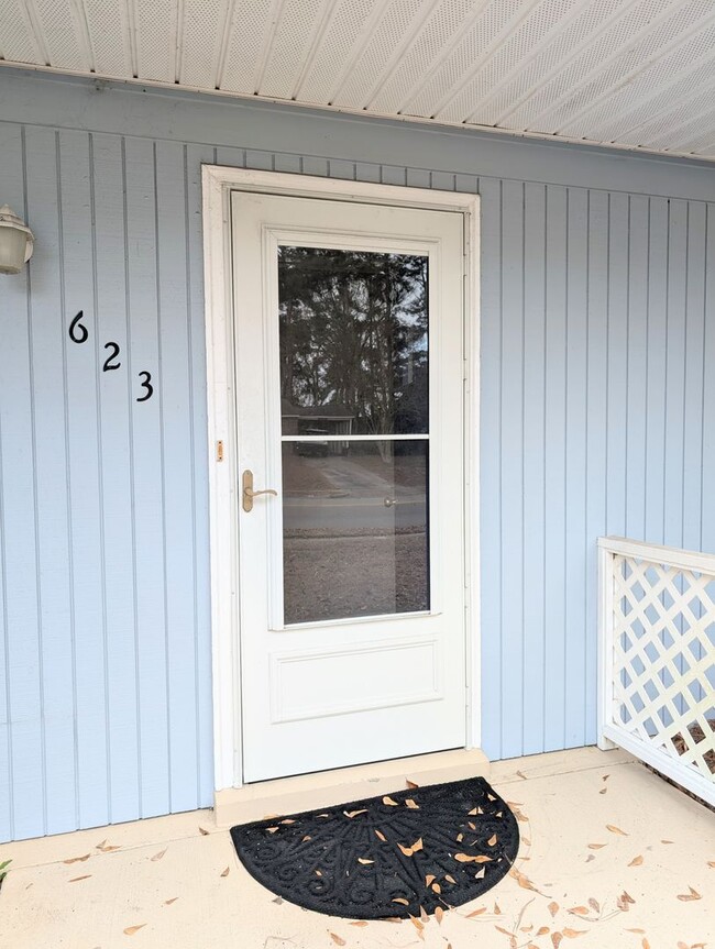 Building Photo - Serene 2BR Living in Seagate Near Market Common - Long Term Rental