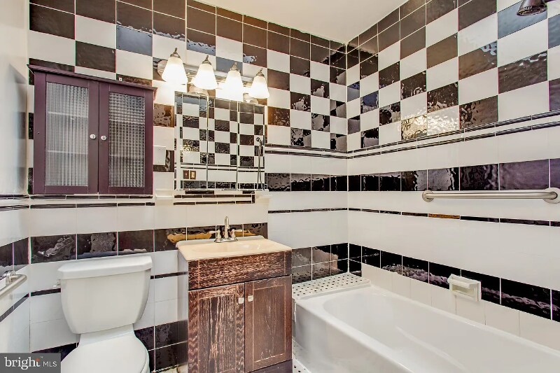 Building Photo - 301 Loureiro Ln