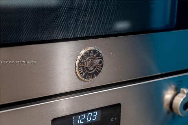 Building Photo - 5255 Collins Ave