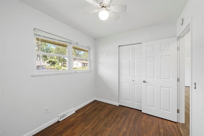 Building Photo - 1121 Dauphine Ln