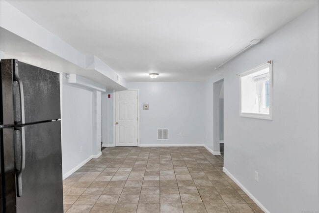 Building Photo - 1552 Norwich-New London Turnpike