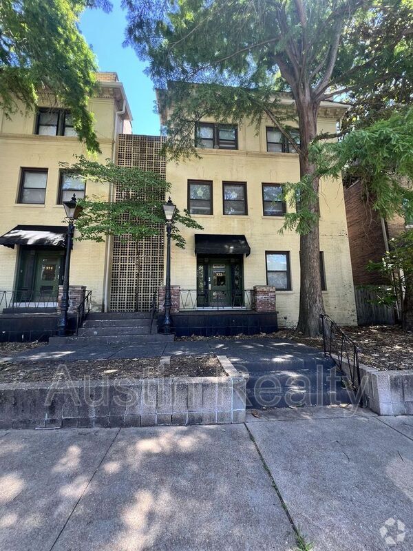 Building Photo - 324 N.Newstead