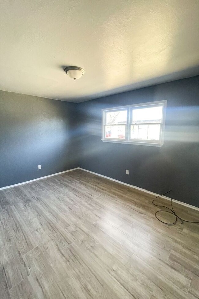 Building Photo - Comfortable 1 Bed 1 Bath Unit for Rent in ...