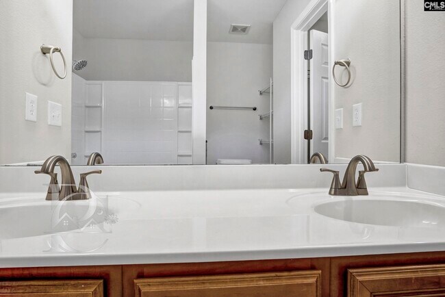 Building Photo - 513 Lanesborough Dr