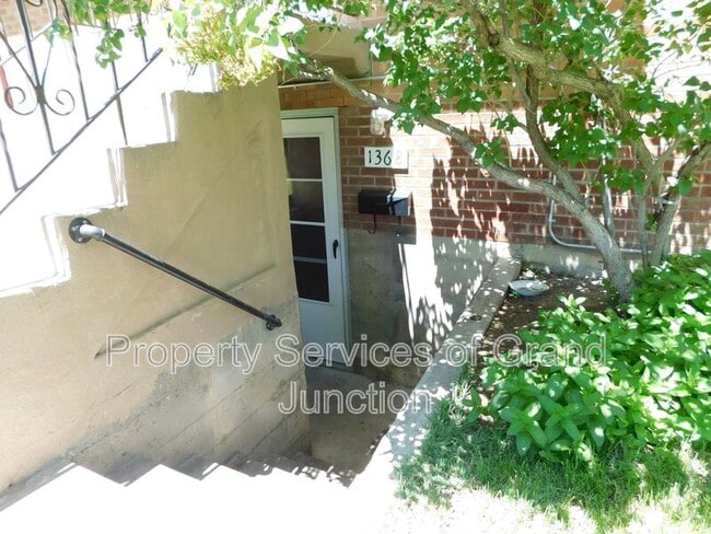 Building Photo - 1368 Elm Ave