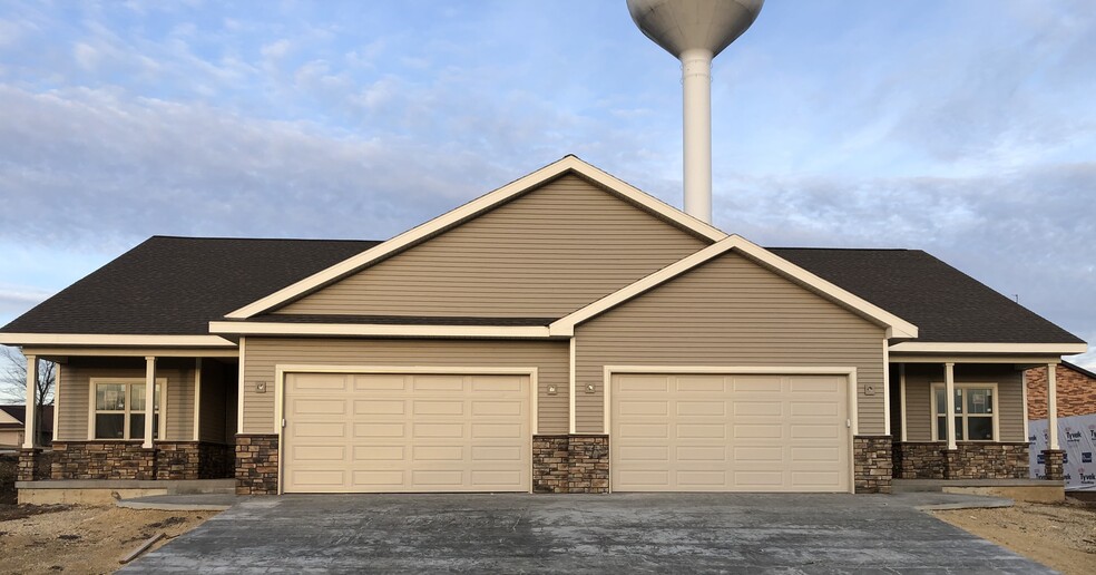 Front of home - 2 Car garage - 1900 Tyrol Terrace