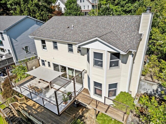 Building Photo - 349 Warburton Ave