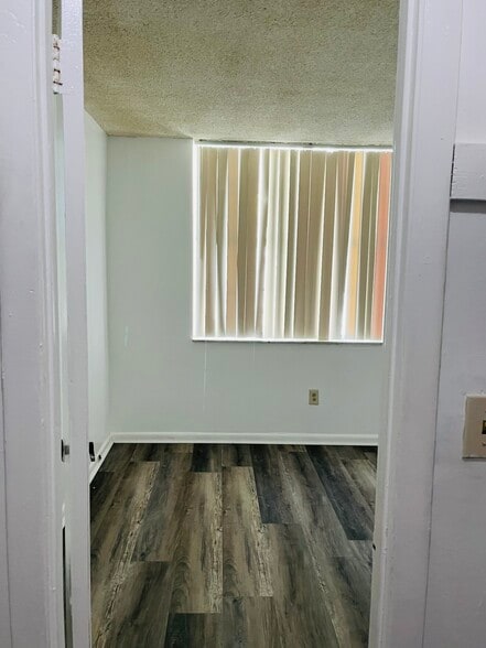 Building Photo - 492 NW 165th Street Rd