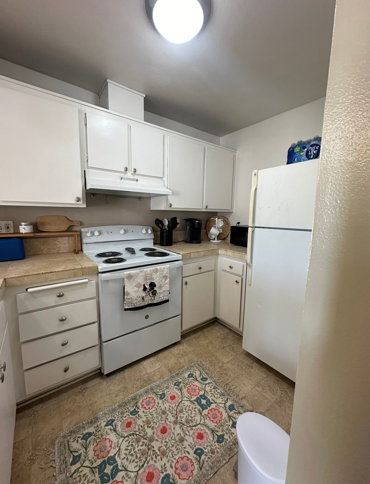 Full kitchen - 3238 Ashford St