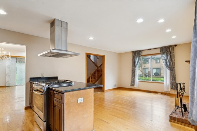 Building Photo - 1410 Fairfax Ln