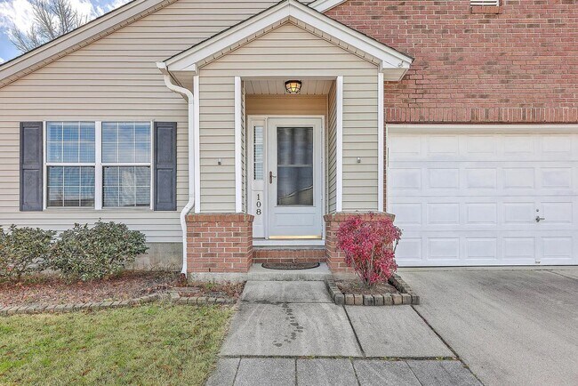 Building Photo - Spacious Living in Goose Creek