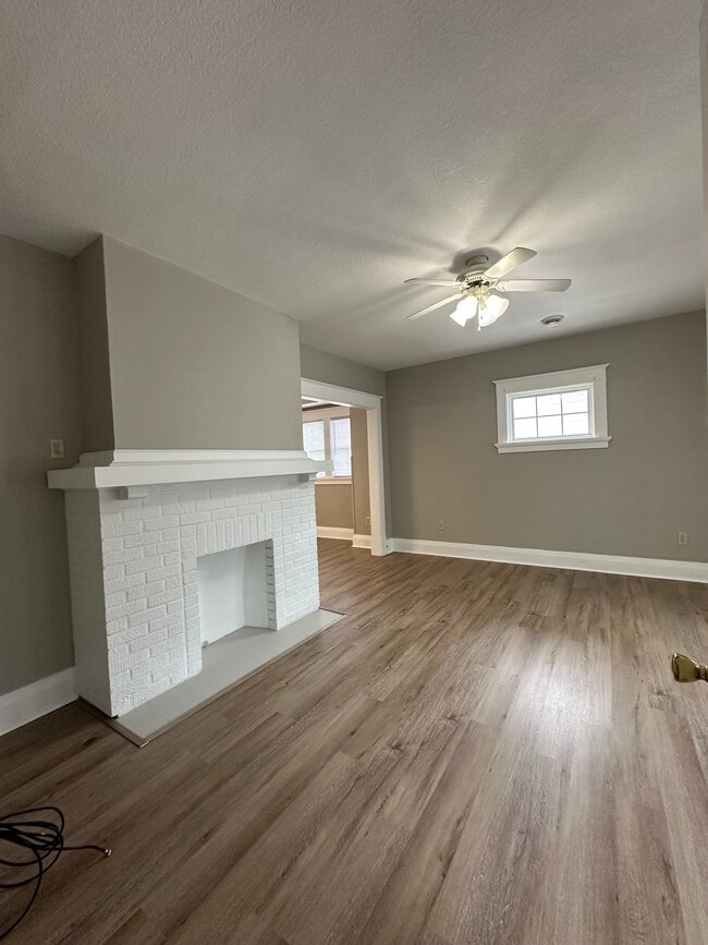 Building Photo - Two bedroom upper duplex