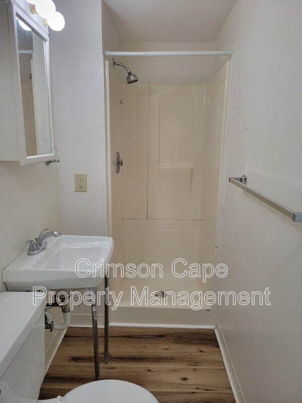 Building Photo - 131 Pine St