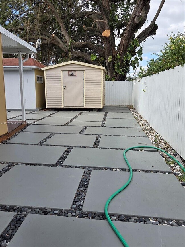 Building Photo - 340 SW 78th Ave