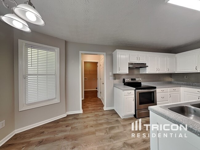 Building Photo - 1512 Riverglen Dr