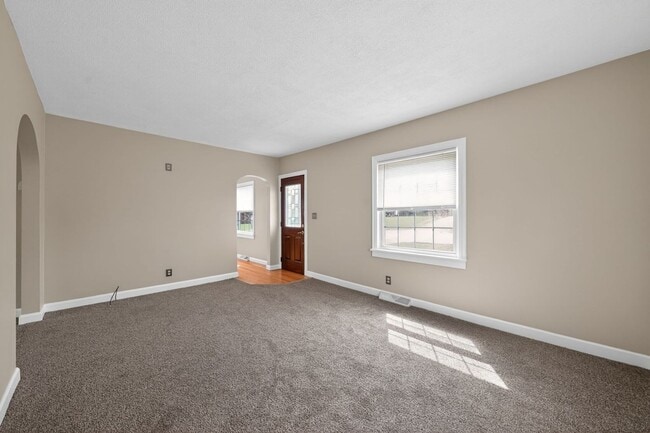 Building Photo - Updated Charming 2BR House in Plain Twp/Canton