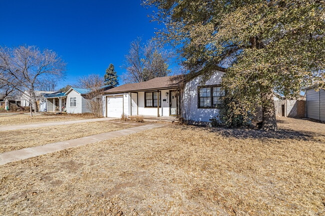 Building Photo - Beautifully Renovated 2-bedroom, 1-bathroom home!