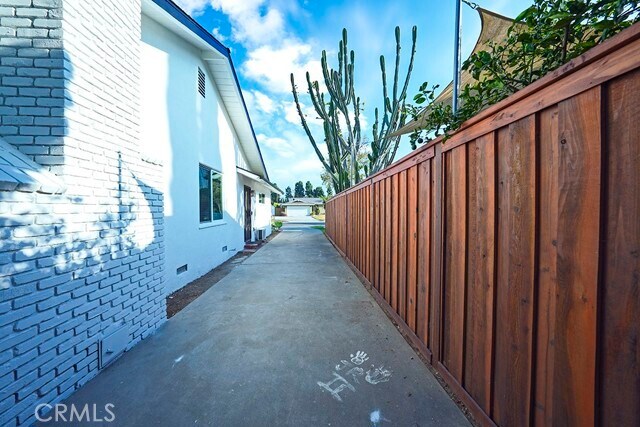 Building Photo - 2149 Victoria Dr
