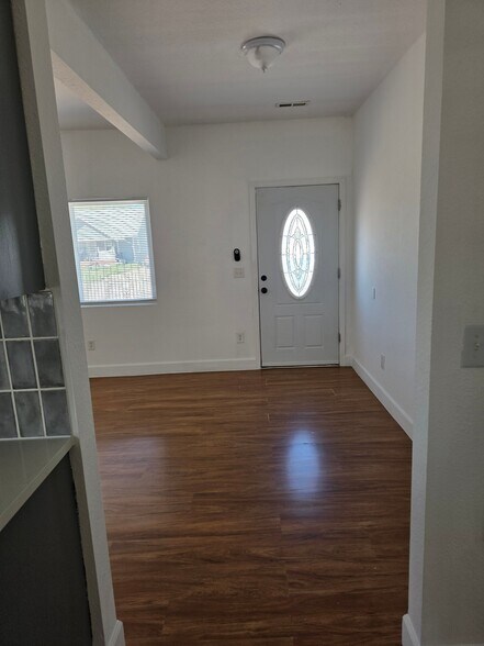Building Photo - 464 2nd Ave