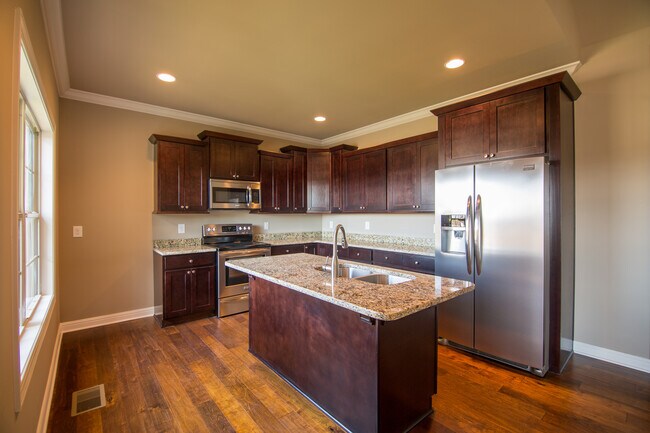 Building Photo - 374 Big Station Camp Blvd