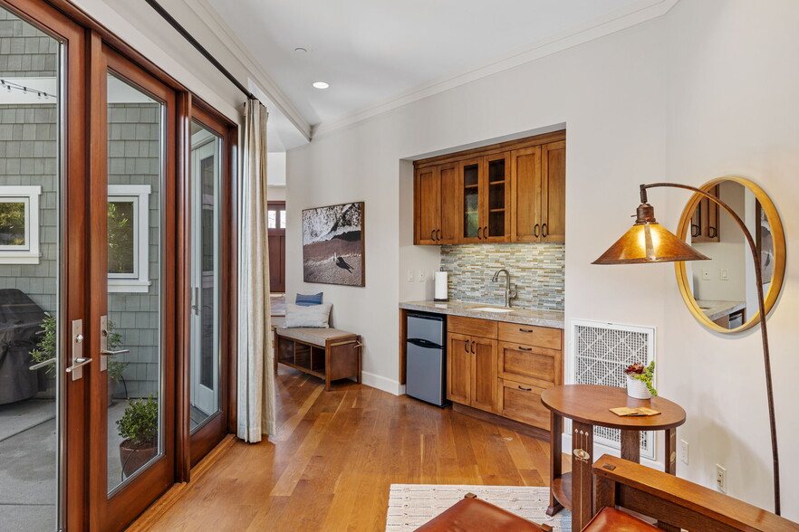 Building Photo - 521 24th Pl