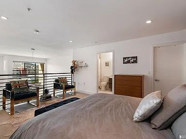 Building Photo - "Spacious 1-Bedroom Sanctuary in Vibrant San Francisco – 949 Sq Ft of Comfort & Style!"