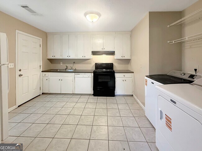 Building Photo - 514 Clover Dr