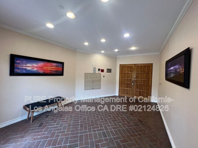 Building Photo - 512 Esplanade