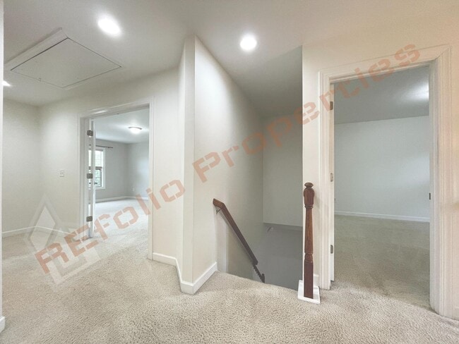 Building Photo - Lovely 5 Bedroom 4 Bathroom Single Family ...